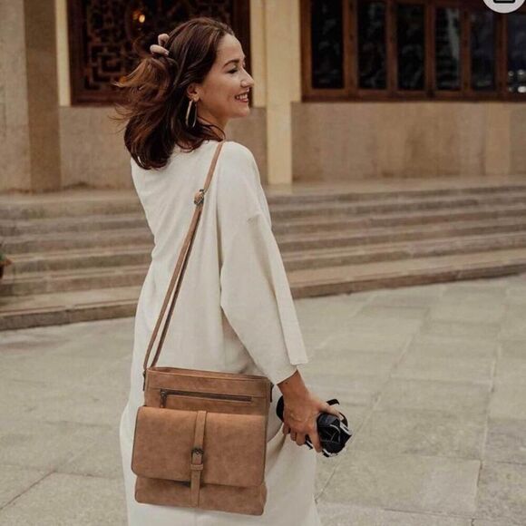Celela Vegan Leather Cross Body Bag with Adjustable Strap ~ Classic Design - Picture 2 of 10
